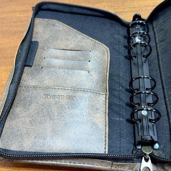 Vintage Day-Timer Brown Binder Organizer Pockets & Pen Loop 6-Ring 5.5x8.5 - Picture 4 of 7